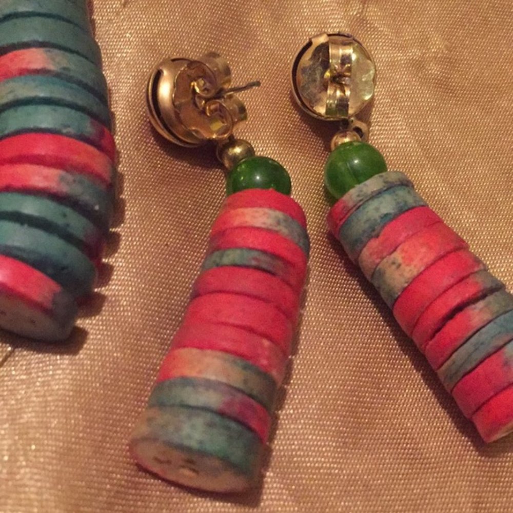 🛒5/$15 SALE‼️Pink & Green Vintage Wood Necklace & Drop Earrings!